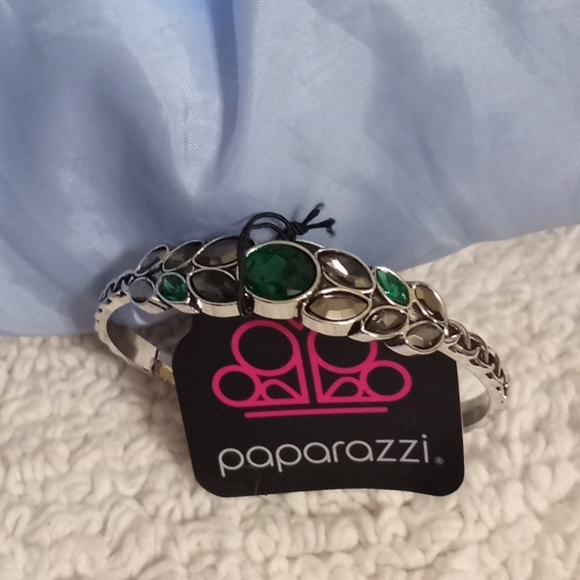 paparazzi Jewelry - Vogue Vineyard Green Bracelet
